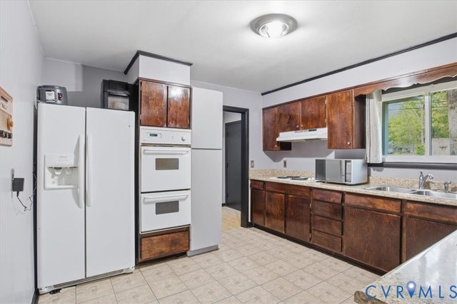 117 Homestead Dr, Colonial Heights, VA 23834