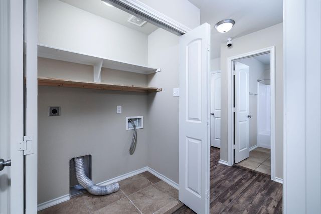 5812 Olde Oaks Drive, Conroe, TX 77378