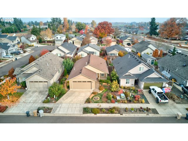 482 Se ISENBERG St, Dallas, OR 97338