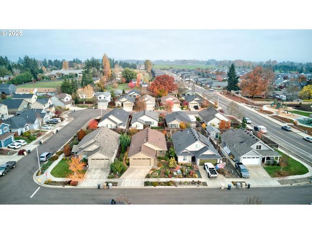 482 Se ISENBERG St, Dallas, OR 97338