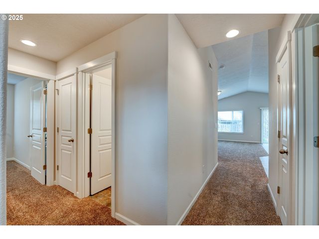 482 Se ISENBERG St, Dallas, OR 97338