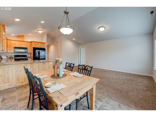 482 Se ISENBERG St, Dallas, OR 97338