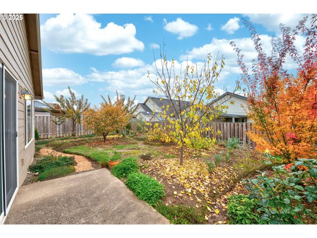 482 Se ISENBERG St, Dallas, OR 97338