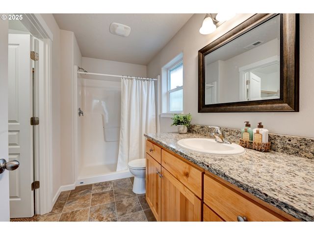 482 Se ISENBERG St, Dallas, OR 97338