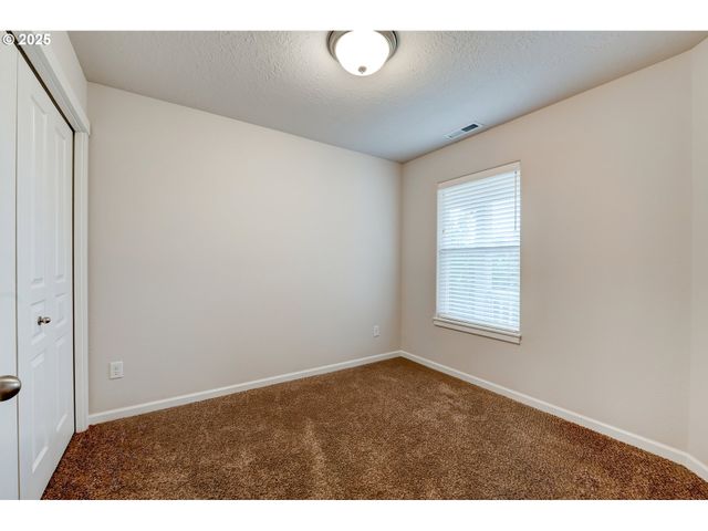 482 Se ISENBERG St, Dallas, OR 97338