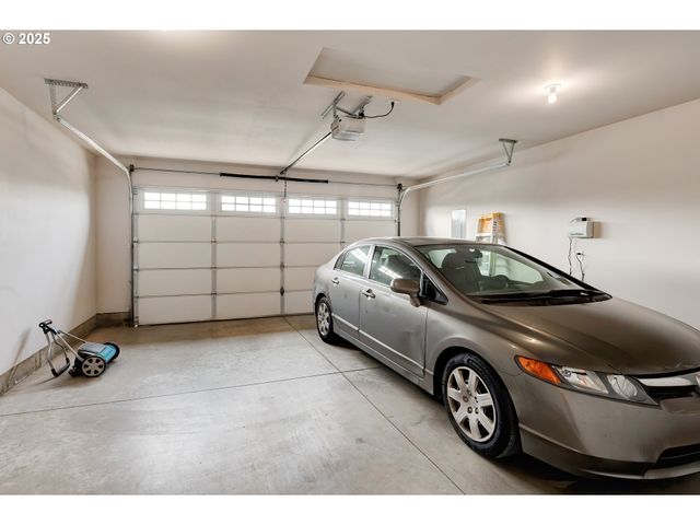 482 Se ISENBERG St, Dallas, OR 97338