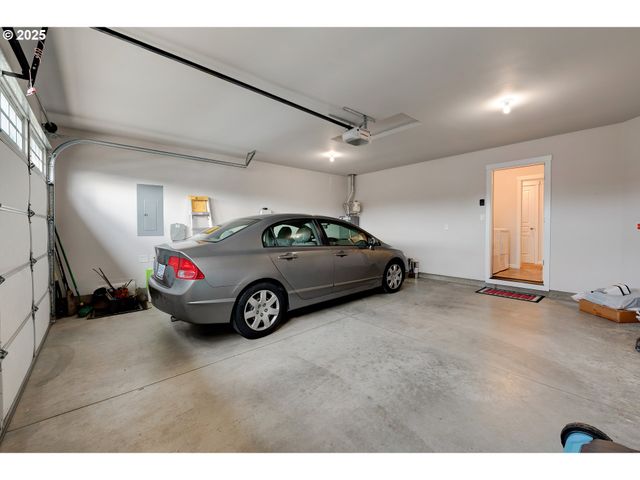 482 Se ISENBERG St, Dallas, OR 97338