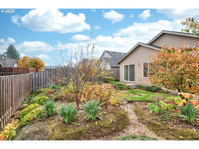 482 Se ISENBERG St, Dallas, OR 97338