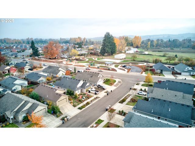 482 Se ISENBERG St, Dallas, OR 97338