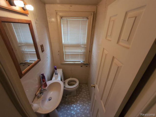 17545 San Juan Drive, Detroit, MI 48221