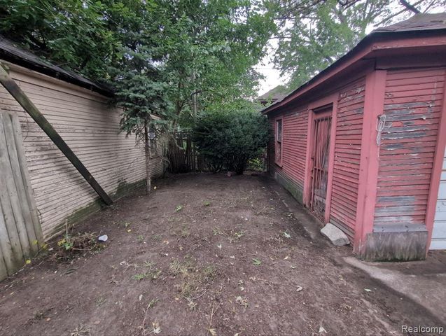 17545 San Juan Drive, Detroit, MI 48221