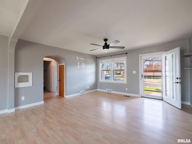 1 RICHARDSON Court, Pekin, IL 61554