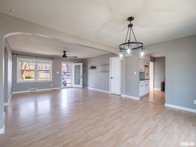 1 RICHARDSON Court, Pekin, IL 61554