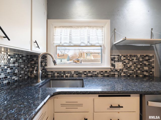 1 RICHARDSON Court, Pekin, IL 61554