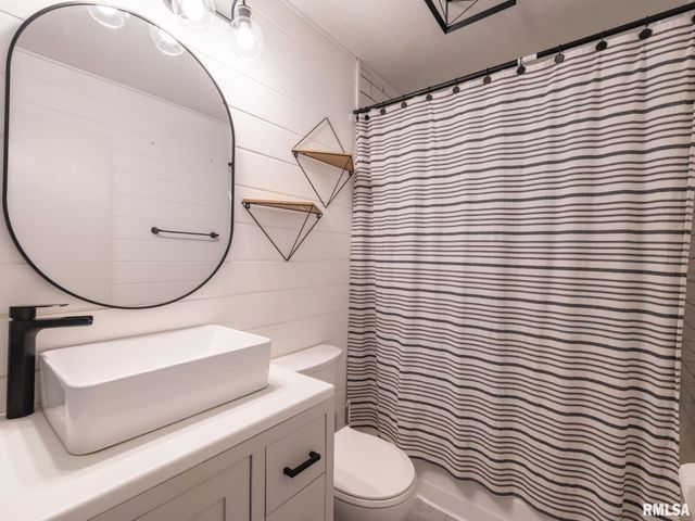 1 RICHARDSON Court, Pekin, IL 61554