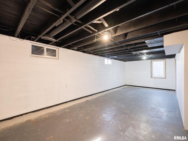 1 RICHARDSON Court, Pekin, IL 61554