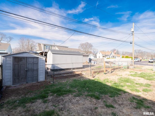 1 RICHARDSON Court, Pekin, IL 61554