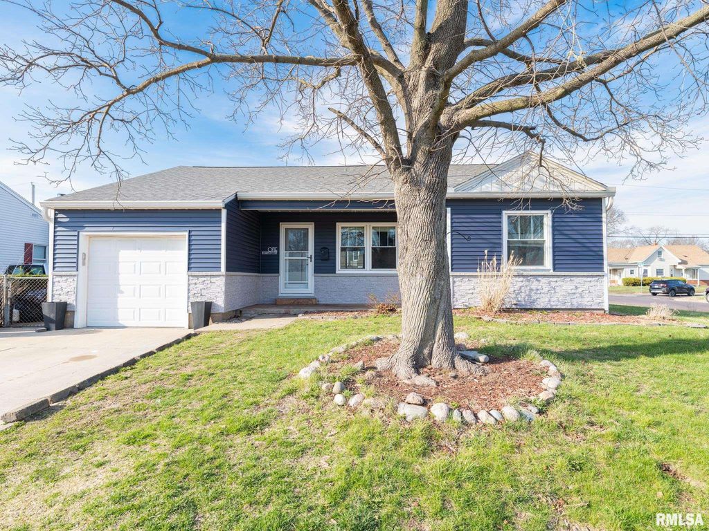 1 RICHARDSON Court, Pekin, IL 61554