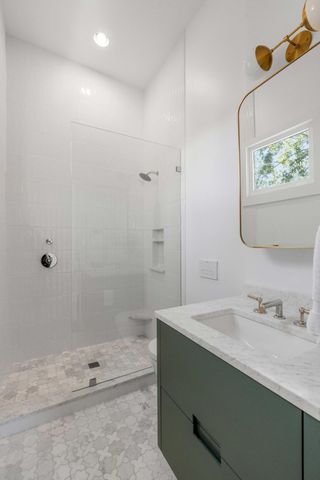 169 Wentworth Street, Charleston, SC 29401