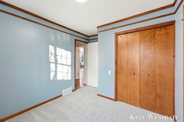 942 32nd Street SW, Wyoming, MI 49509