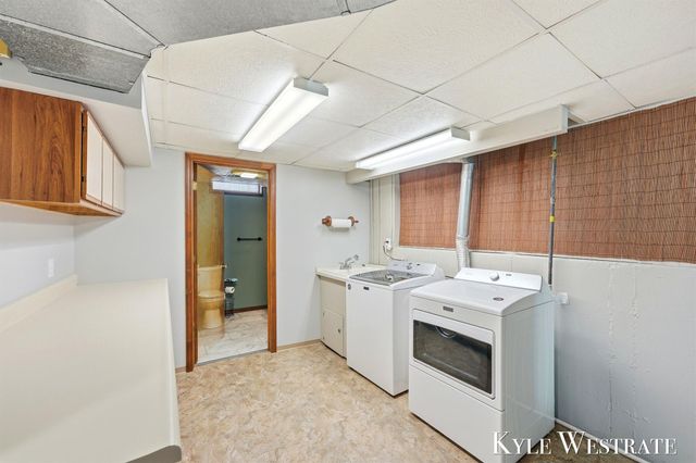 942 32nd Street SW, Wyoming, MI 49509