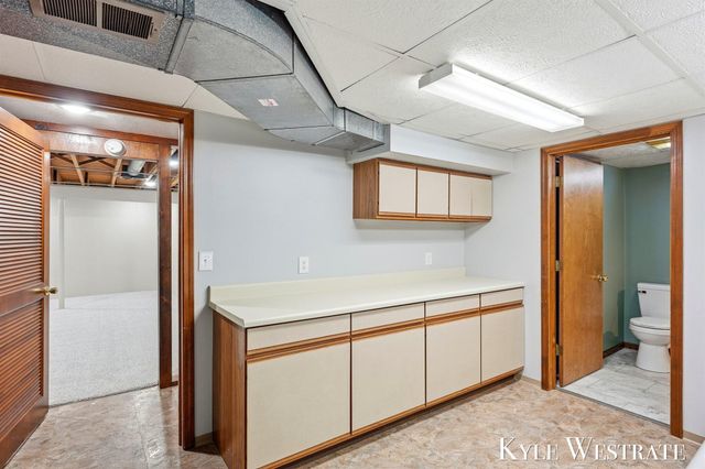 942 32nd Street SW, Wyoming, MI 49509