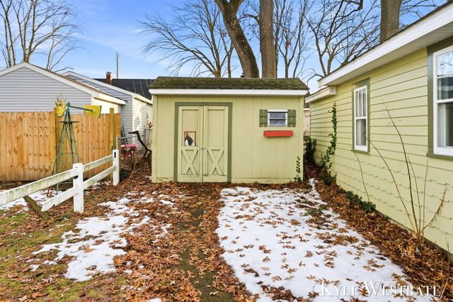 942 32nd Street SW, Wyoming, MI 49509