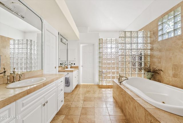 6853 N CENTRAL Avenue, Phoenix, AZ 85012