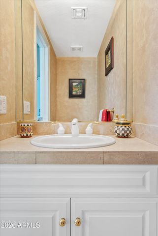 6853 N CENTRAL Avenue, Phoenix, AZ 85012