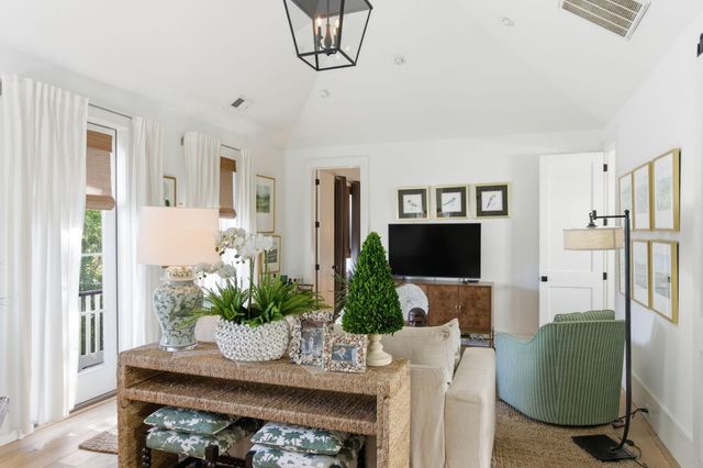 9 Duany Road, Mount Pleasant, SC 29464