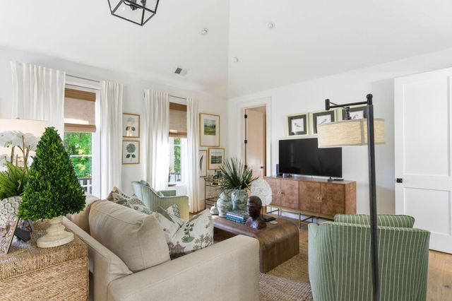 9 Duany Road, Mount Pleasant, SC 29464