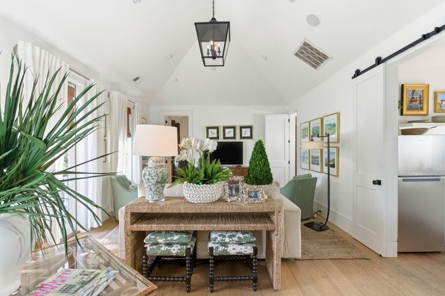 9 Duany Road, Mount Pleasant, SC 29464