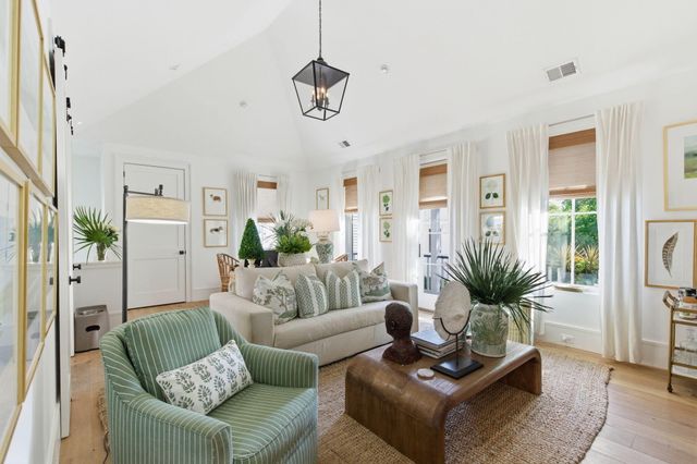 9 Duany Road, Mount Pleasant, SC 29464