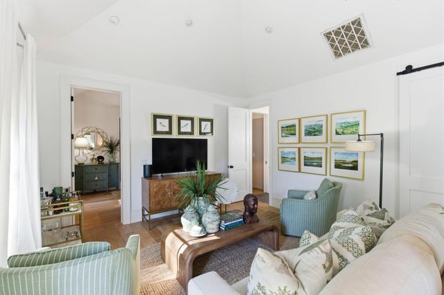 9 Duany Road, Mount Pleasant, SC 29464