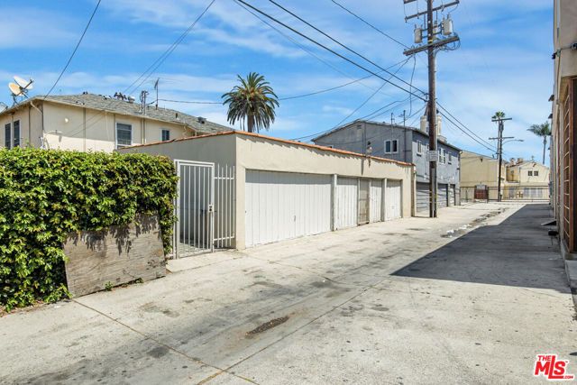 2414 W 85th Street, Inglewood, CA 90305