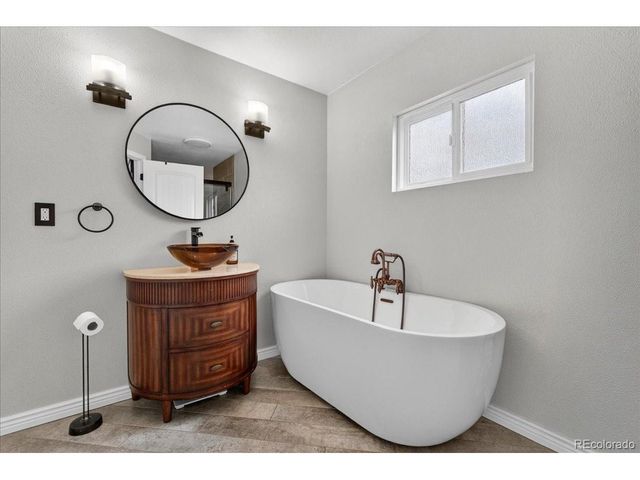 8697 Aspen Cir, Parker, CO 80134