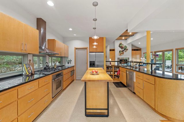 701 Yaupon Valley RD, West Lake Hills, TX 78746