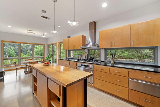 701 Yaupon Valley RD, West Lake Hills, TX 78746