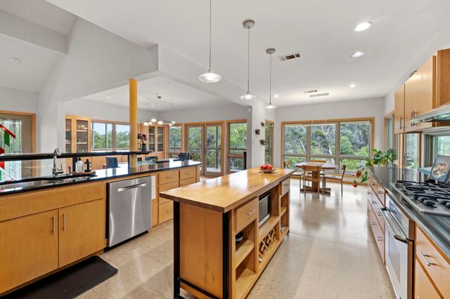 701 Yaupon Valley RD, West Lake Hills, TX 78746