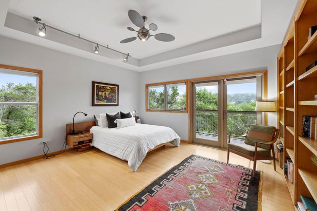 701 Yaupon Valley RD, West Lake Hills, TX 78746