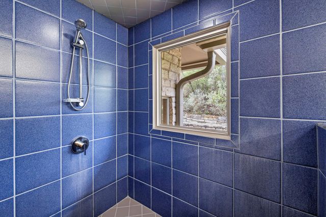 701 Yaupon Valley RD, West Lake Hills, TX 78746