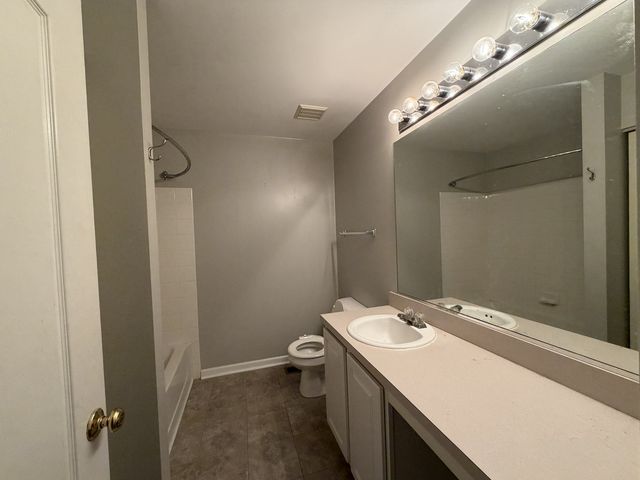 1225 Brookdale Drive, Carpentersville, IL 60110