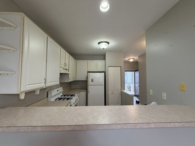 1225 Brookdale Drive, Carpentersville, IL 60110