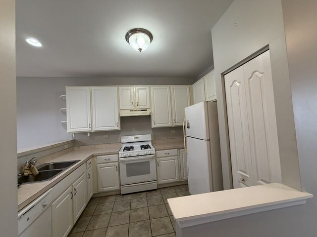 1225 Brookdale Drive, Carpentersville, IL 60110