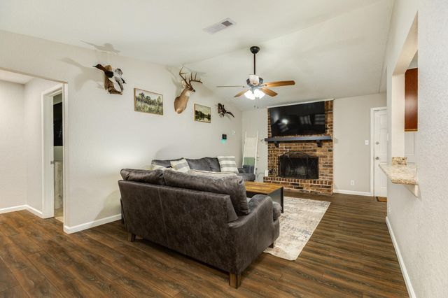 239 Lakewood Drive, Clute, TX 77531