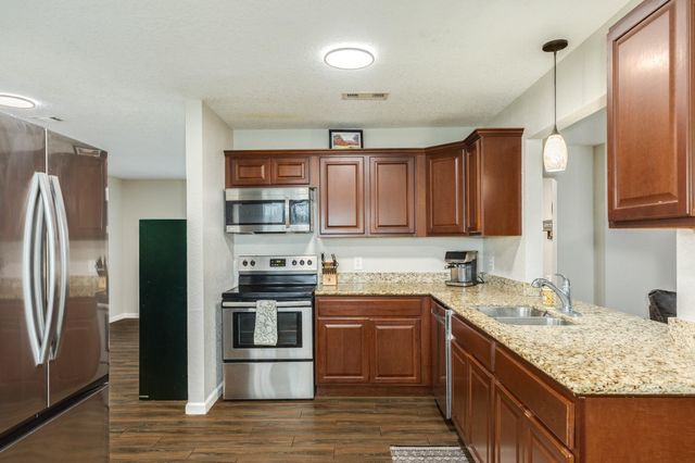 239 Lakewood Drive, Clute, TX 77531