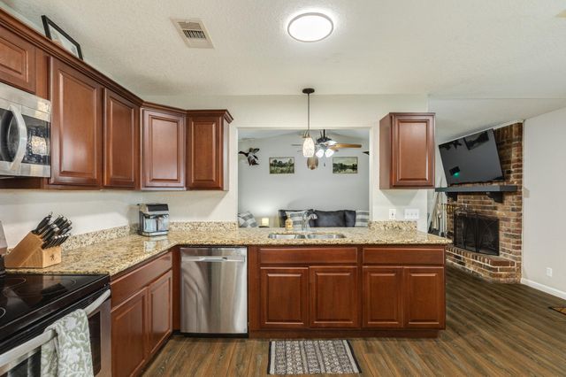 239 Lakewood Drive, Clute, TX 77531