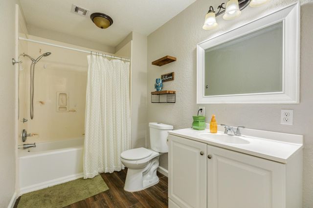 239 Lakewood Drive, Clute, TX 77531