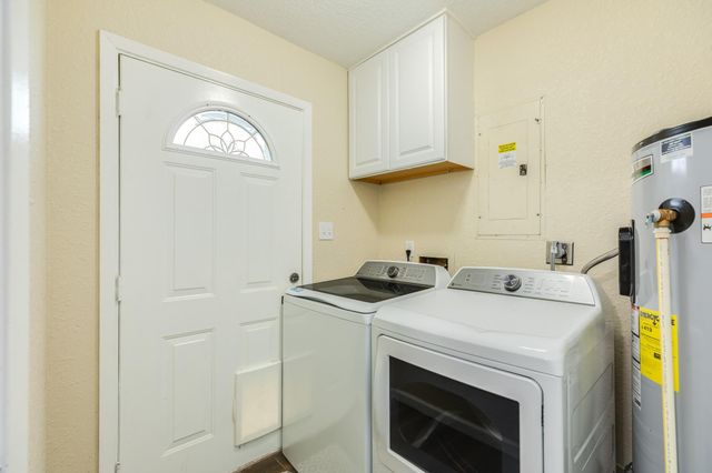 239 Lakewood Drive, Clute, TX 77531