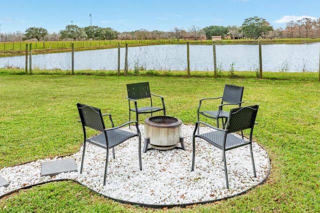 239 Lakewood Drive, Clute, TX 77531